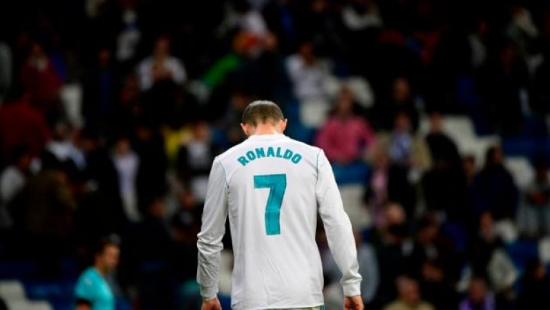 Ronaldo hangs his head in shame