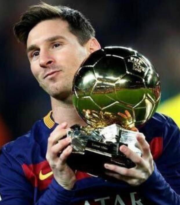 Lionel Messi With Football Trophies Images - HooDoo Wallpaper