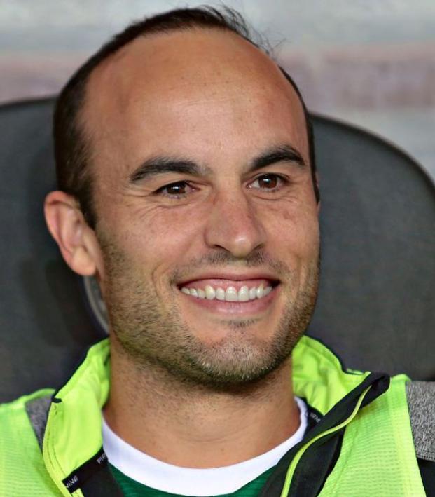 Landon Donovan’s Teammates Shoved Cake In His Face On His B-Day