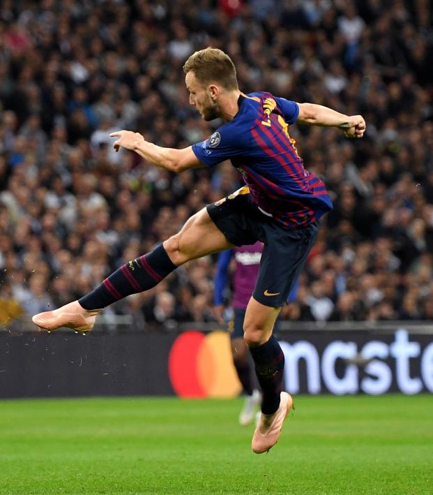 Barcelona Just Playing With Spurs On Rakitic Goal vs Tottenham