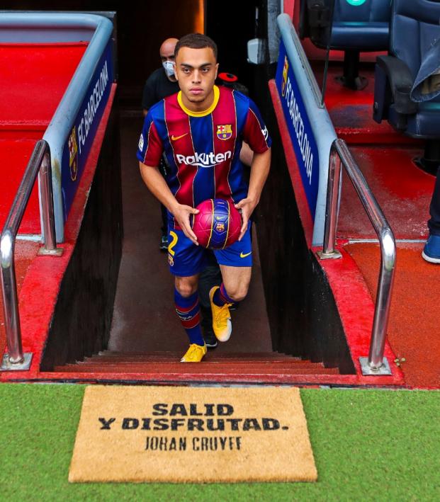 Sergiño Dest Juggling On Barcelona Unveiling Good Or Bad?