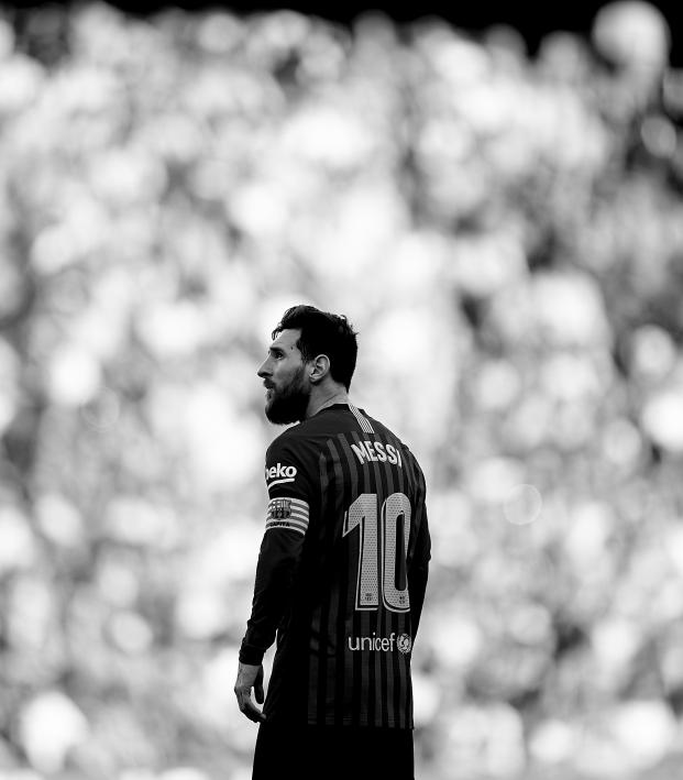 messi in black jersey