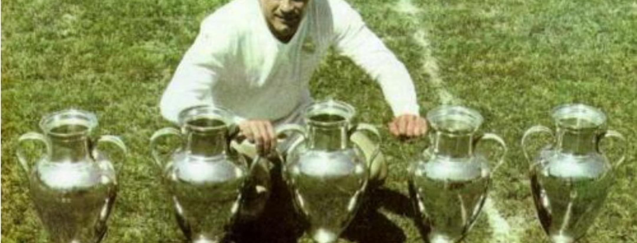 Alfredo Di Stefano with trophies