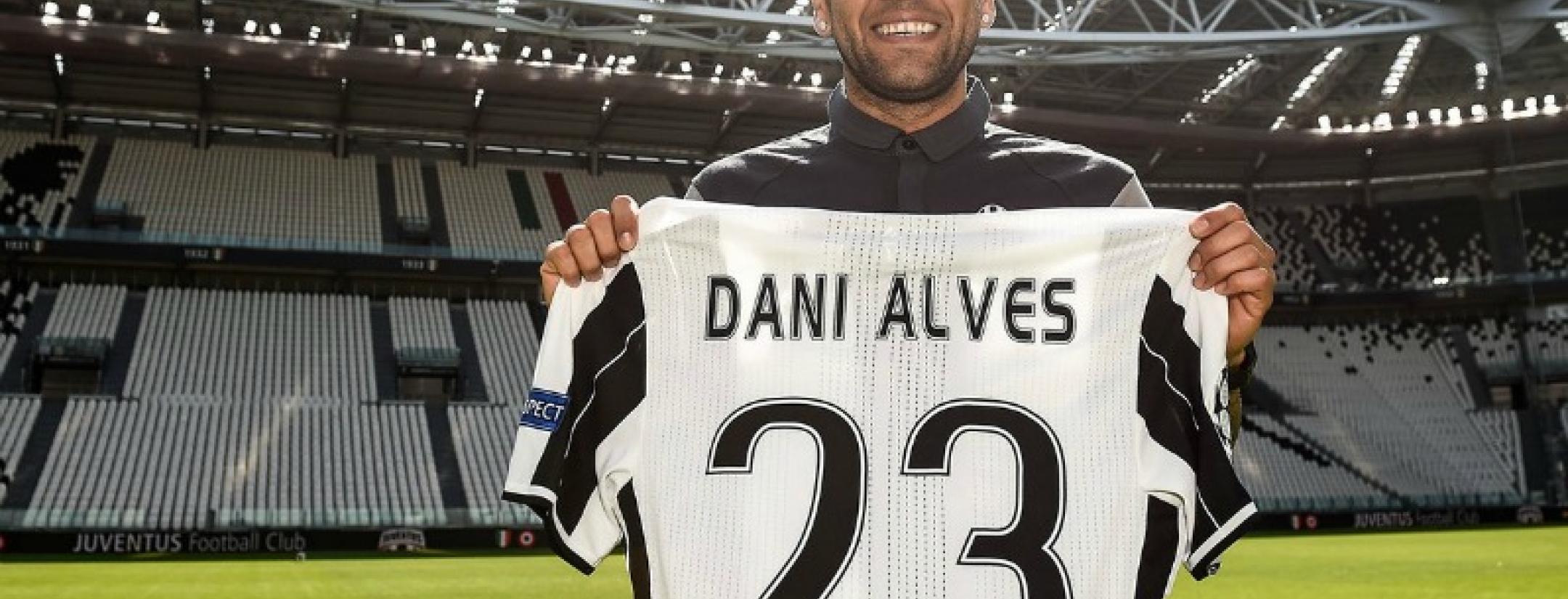 Dani Alves will wear No. 23 to honor LeBron James.