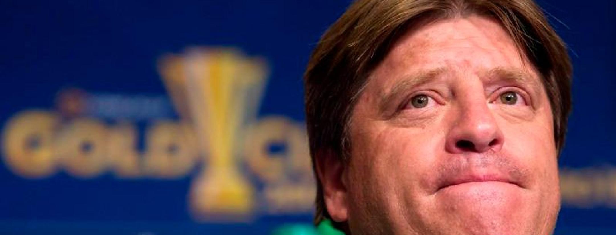 Miguel herrera at a press conference