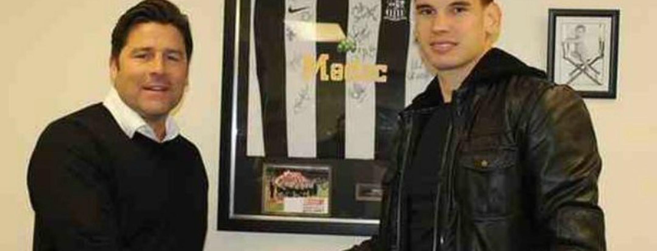 English Team Blocks Hungary On Facebook