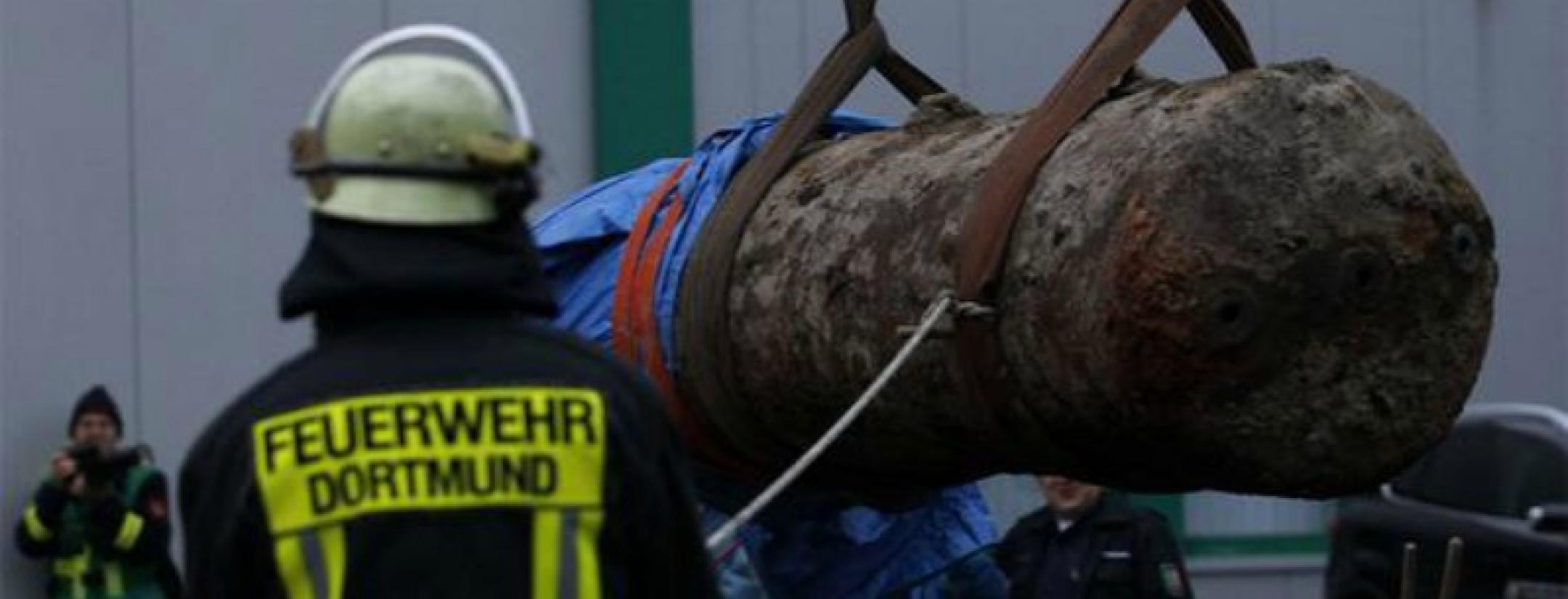 bomb-borussia-dortmund-bomb-world-war-II-WWII-evacuation-photograph