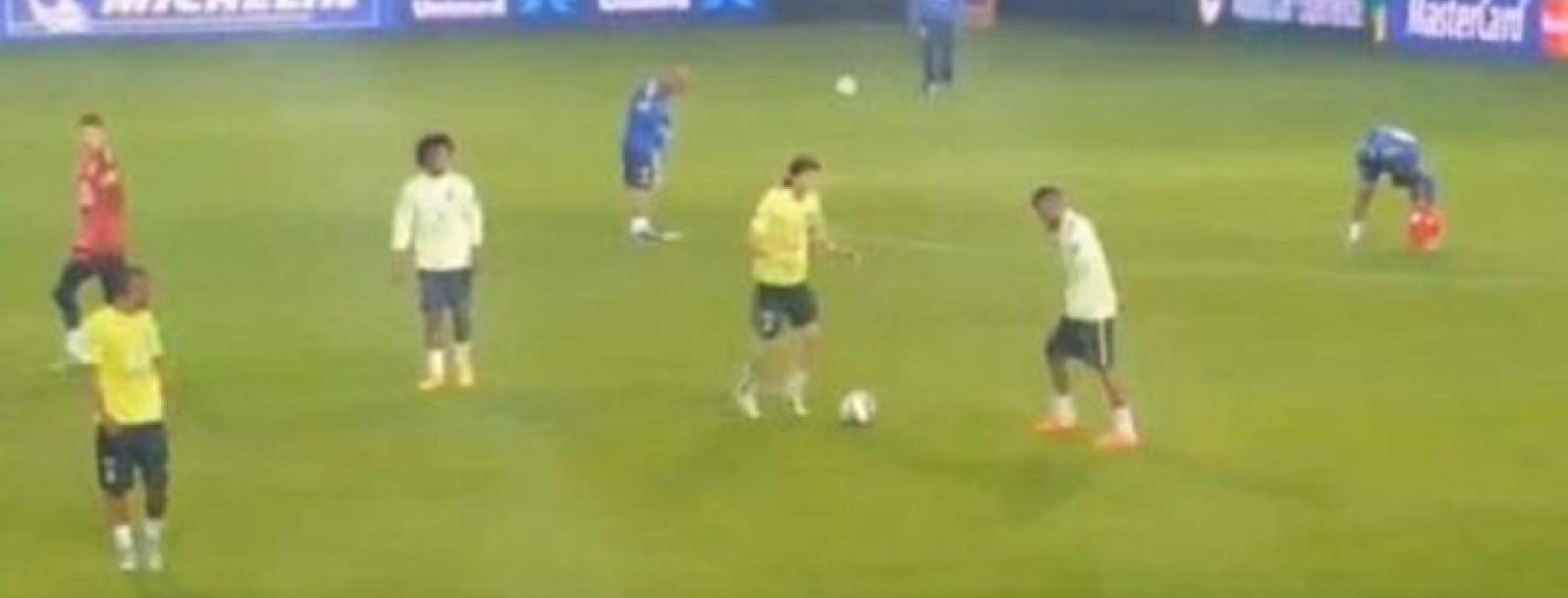 fail-owned-soccer-skill-neymar-filipe-luis-brazilian-national-team-rainbow-kick