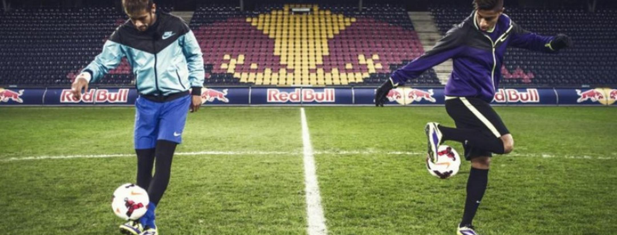 Hachim Mastour and Neymar Jr Juggle
