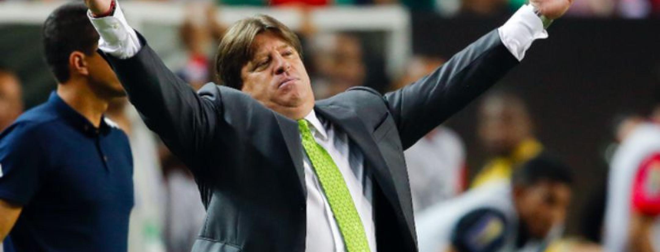 Miguel Herrera might have punched a journalist