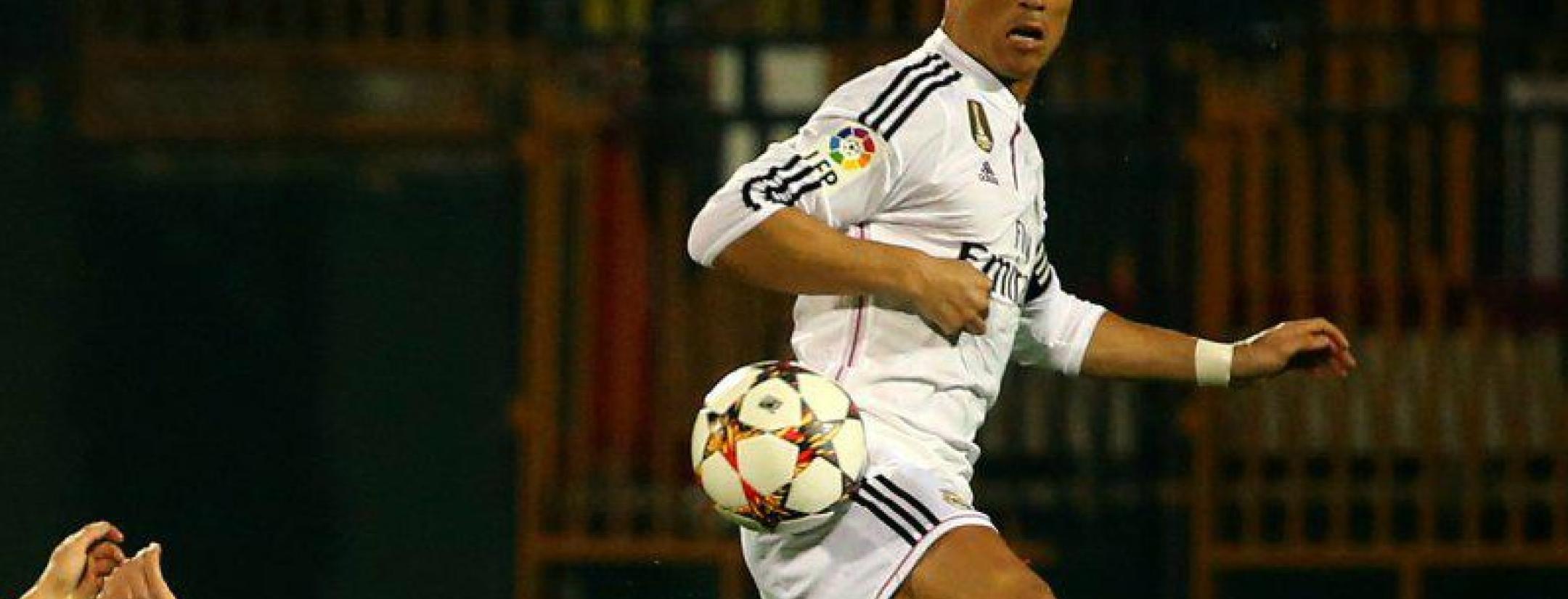  ultimate-soccer-content-classes-quilty-pleasure-worst-misses-best-players-ronaldo-fernando-torres