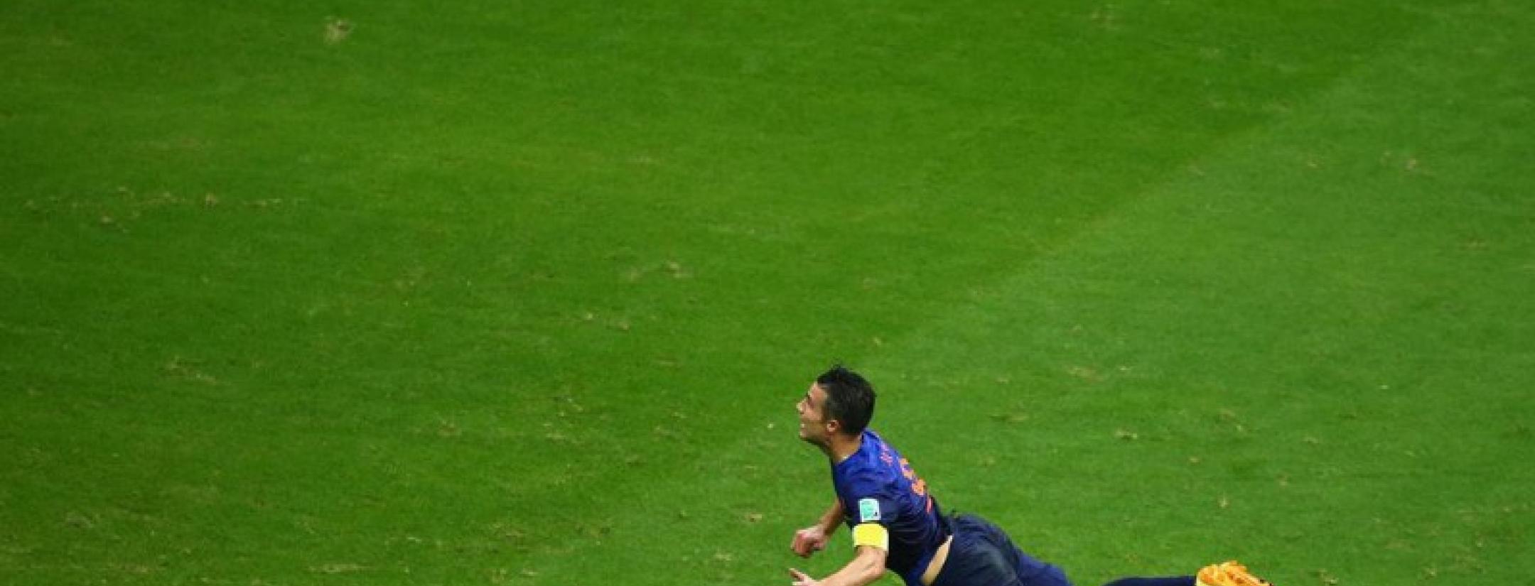  van-persie-screamer-volley-pushes-FIFA-goal-of-the-year-best-amazing-ridiculous-work-cup-history-lady-scissor-kick-overhead-bicycle-embarrass