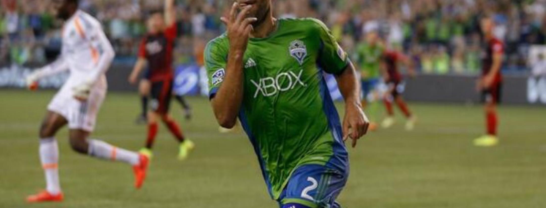Clint Dempsey Scores 