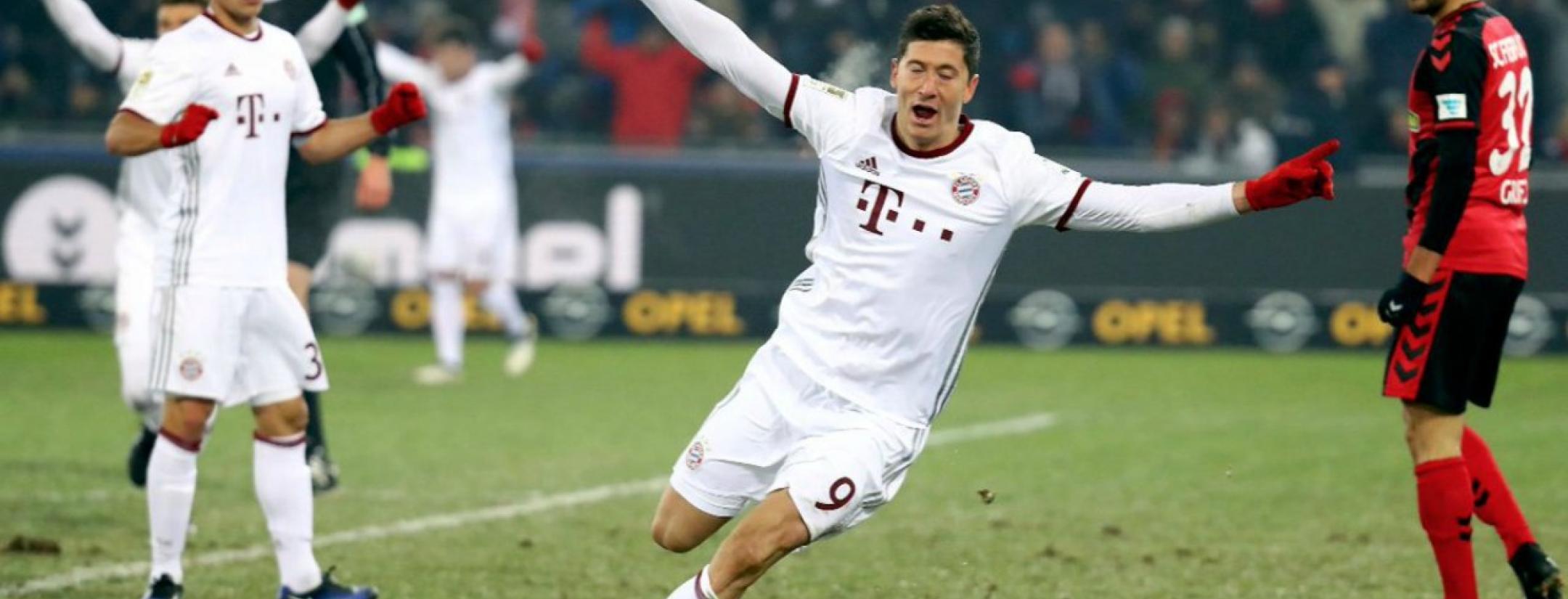 Robert Lewandowski celebrates his goal against Freiburg