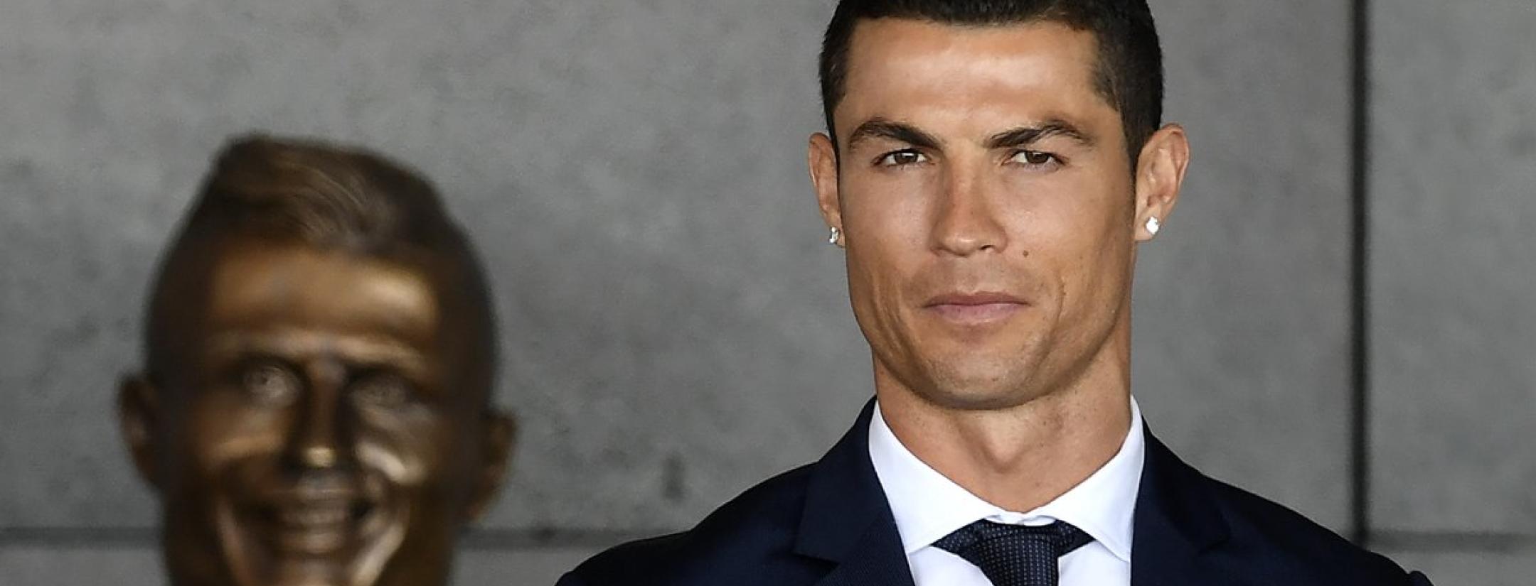 Ronaldo statue