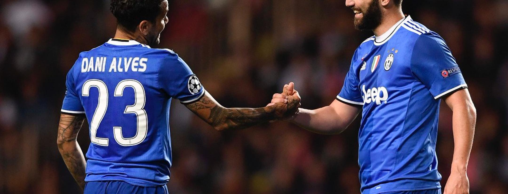 Dani Alves and Gonzalo Higuain