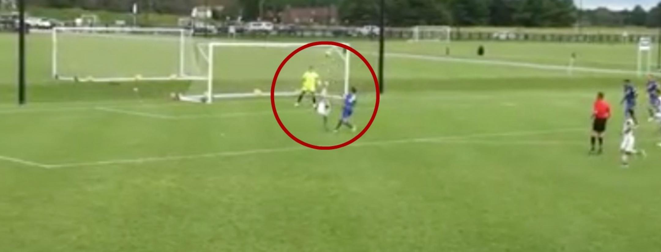 Alejandro Pereira bicycle kick