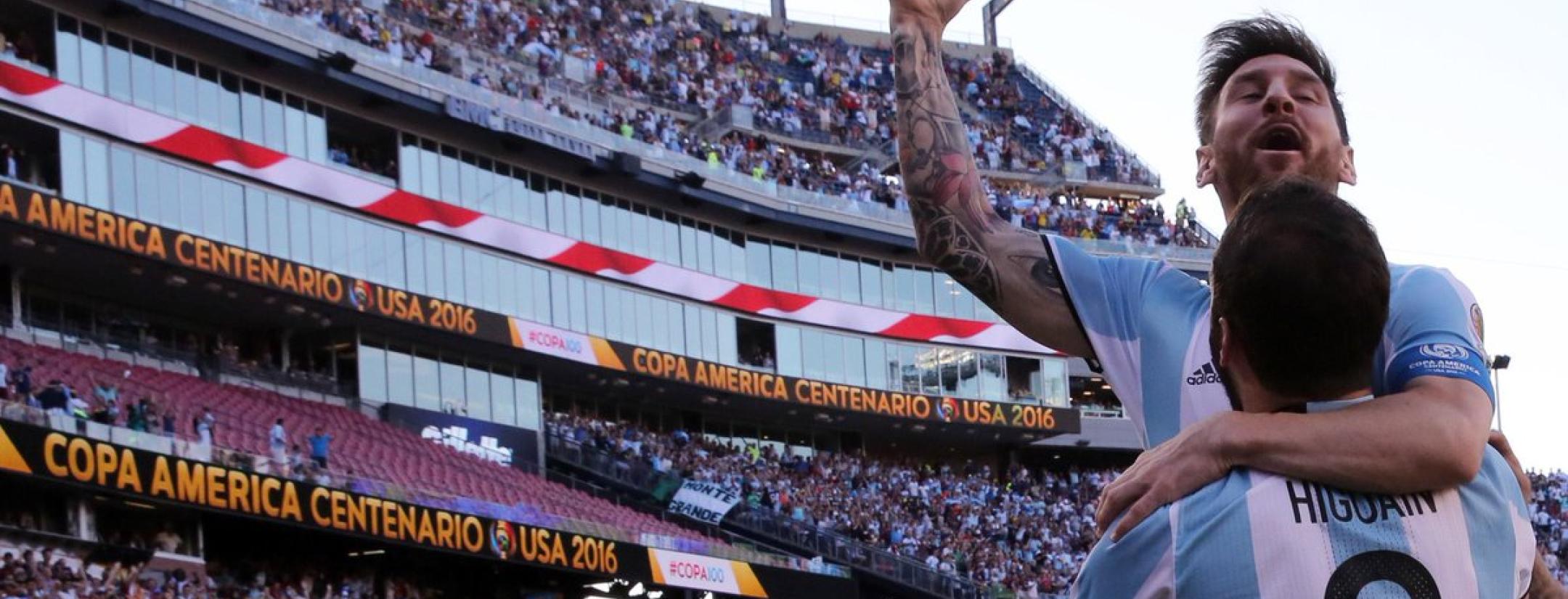 Lionel Messi and Gonzalo Higuain