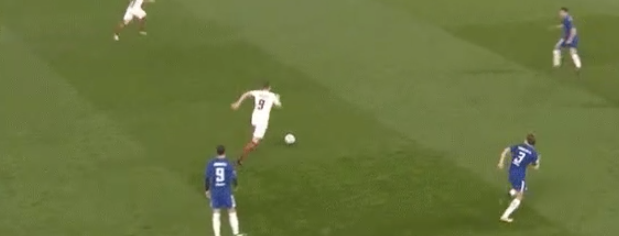 Edin Dzeko Nutmegs Alvaro Morata 