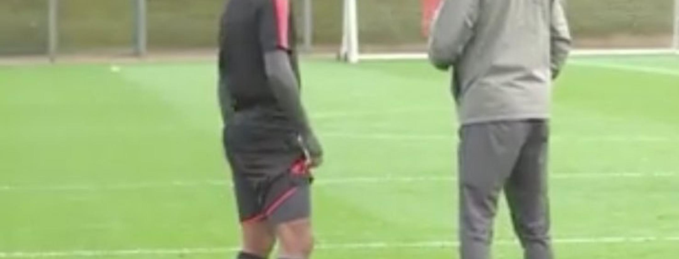 Arsene Wenger nutmeg