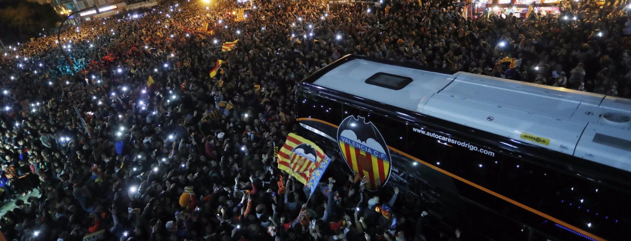 Valencia fans two hours before Barcelona arrives