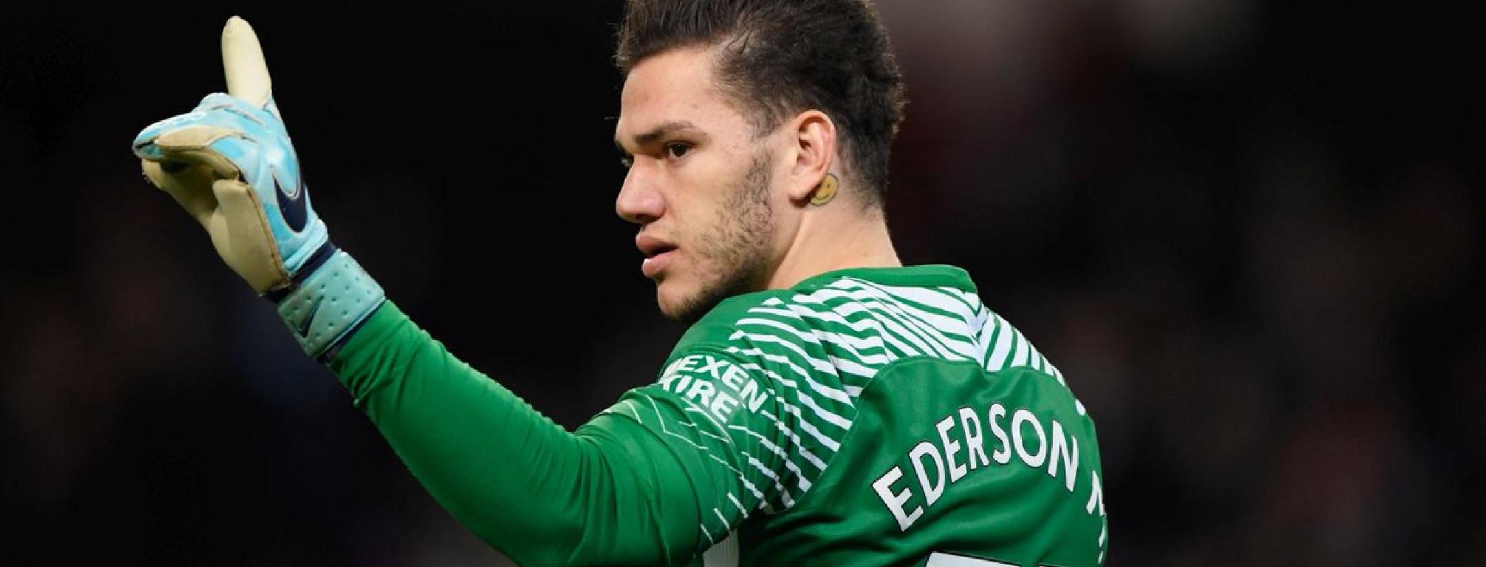 Ederson pasando vs Tottenham