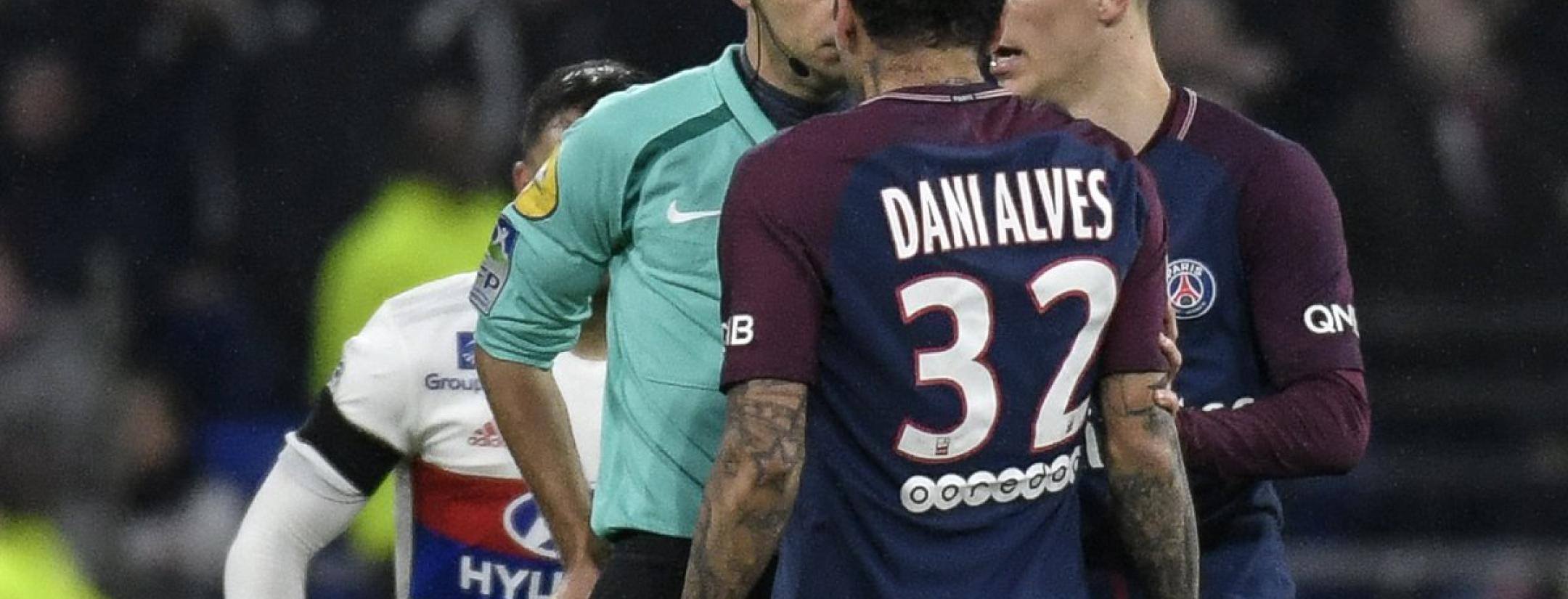 Dani Alves PSG Red Card vs Lyon