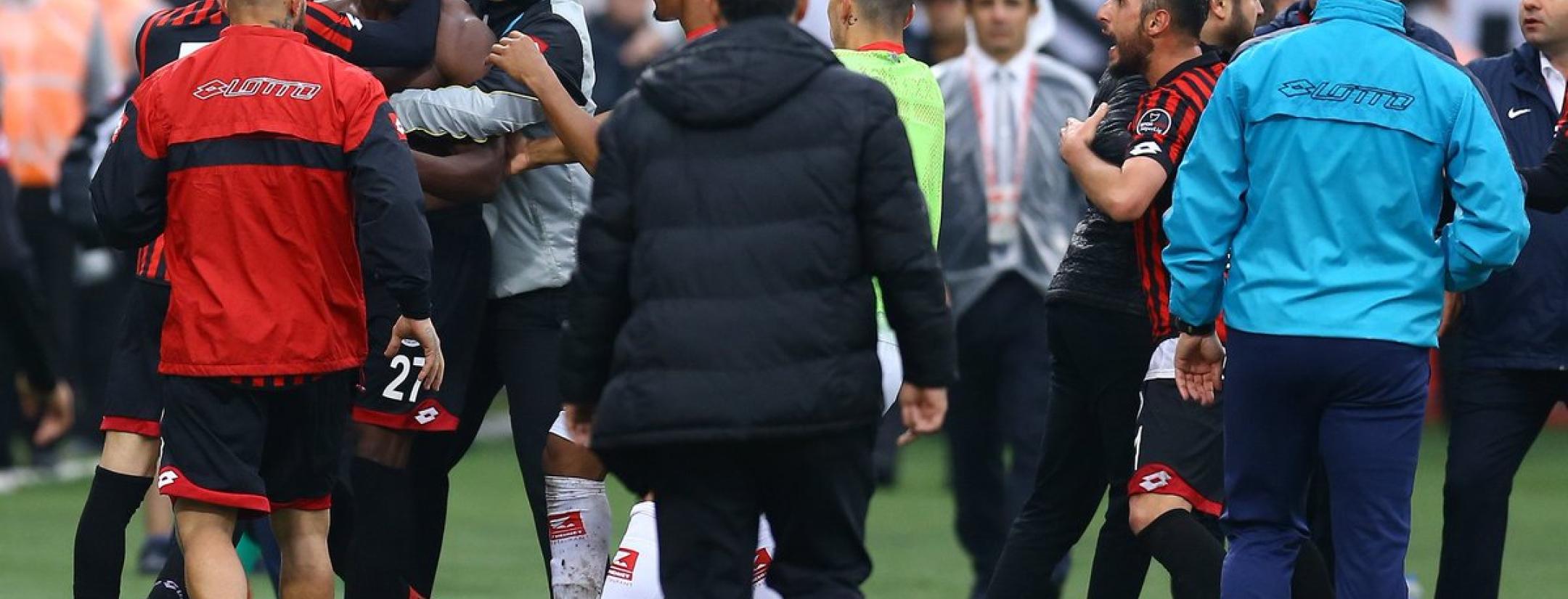 Florentin Pogba fights with teammates 