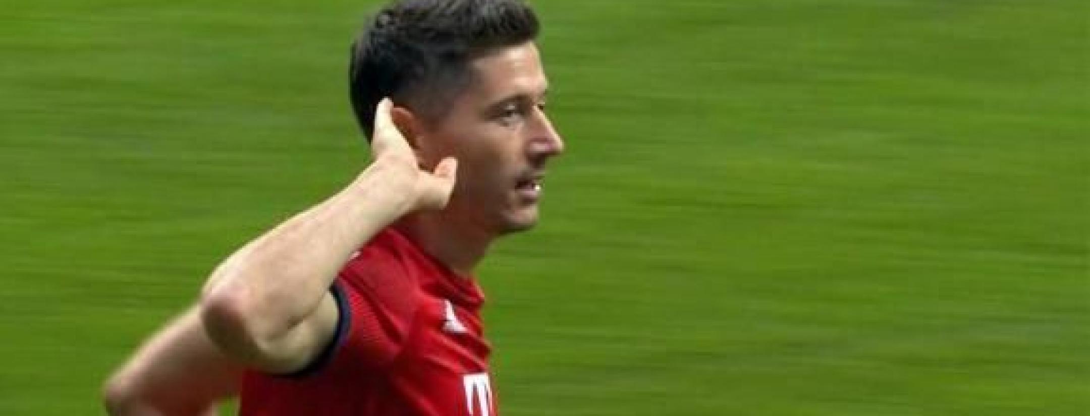 Robert Lewandowski hat-trick vs Eintracht Frankfurt