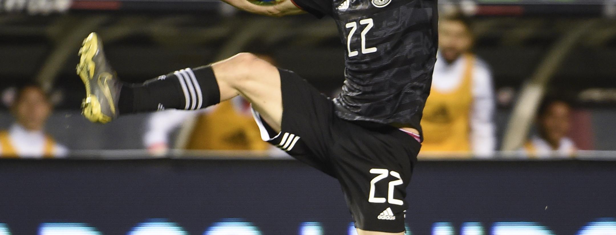 Chucky Lozano Brother