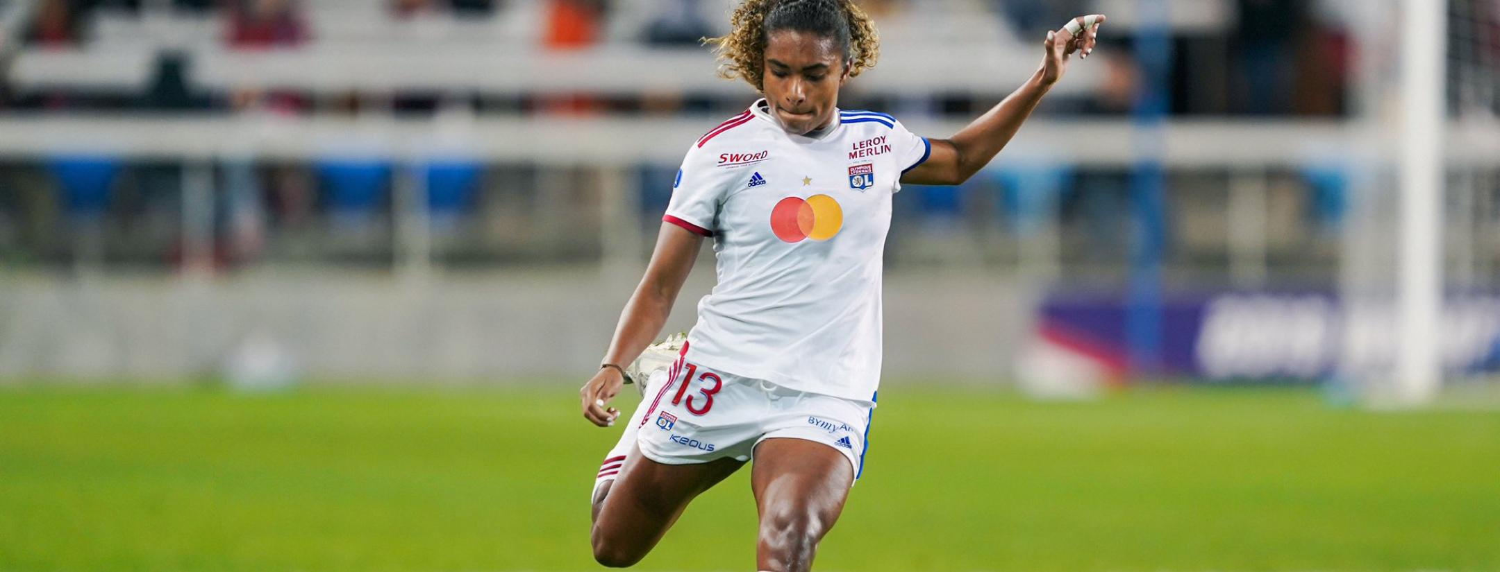 Catarina Macario signs with Lyon