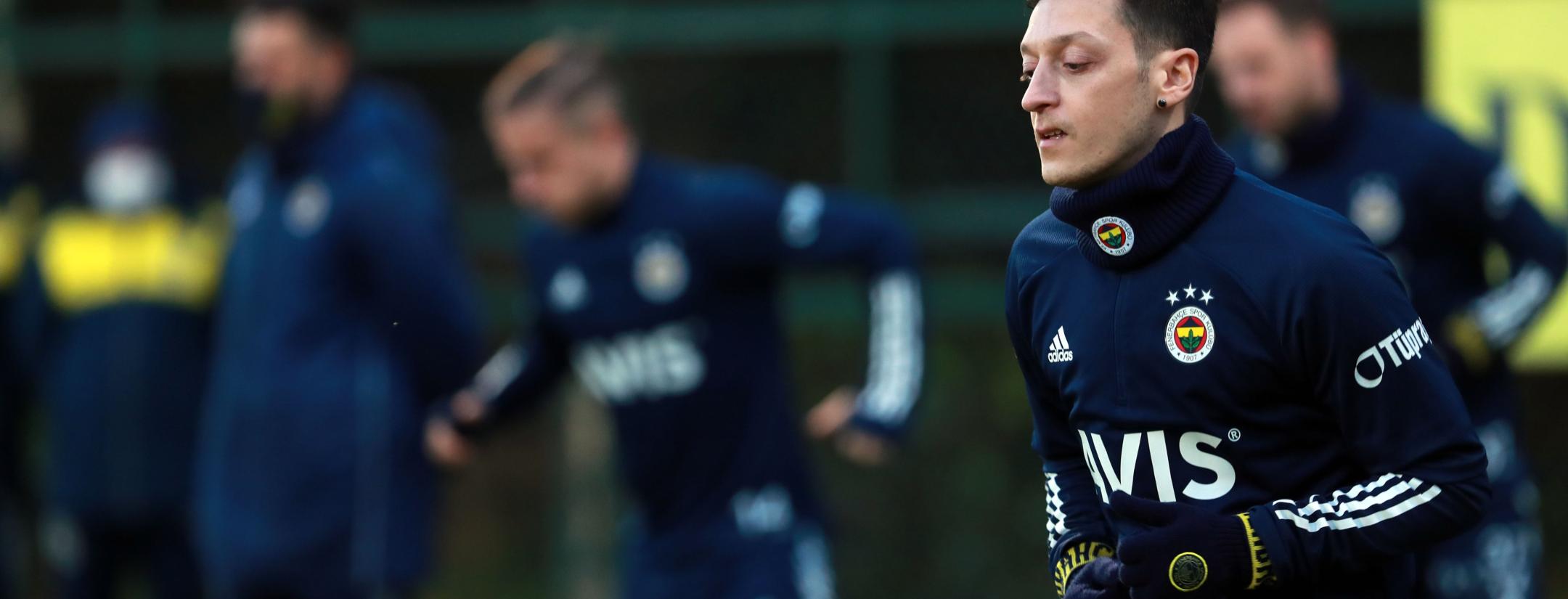 Mesut Ozil Fenerbahce squad
