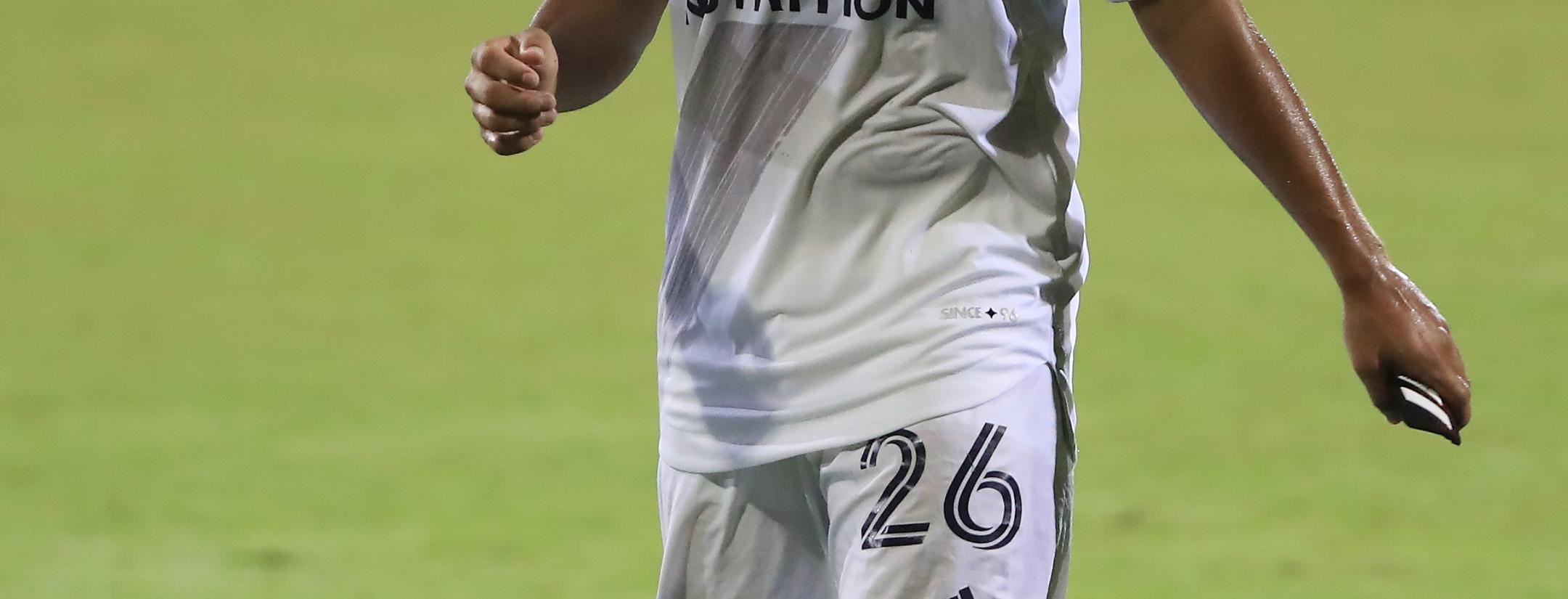 Efraín Álvarez Nationality