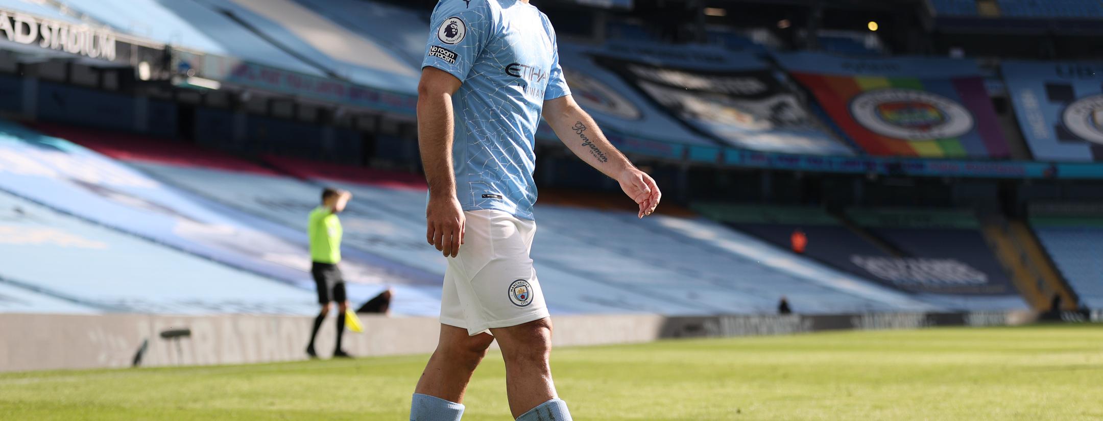 Sergio Agüero complains