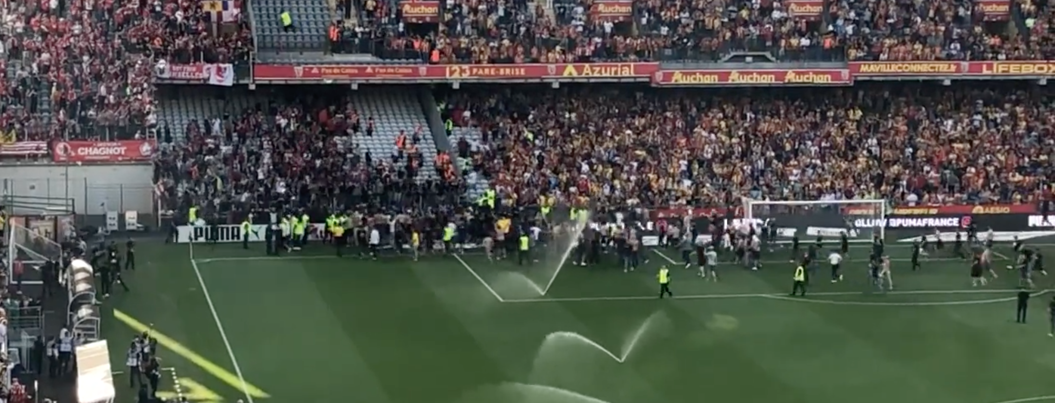Lens Fans Invade Pitch vs. Lille