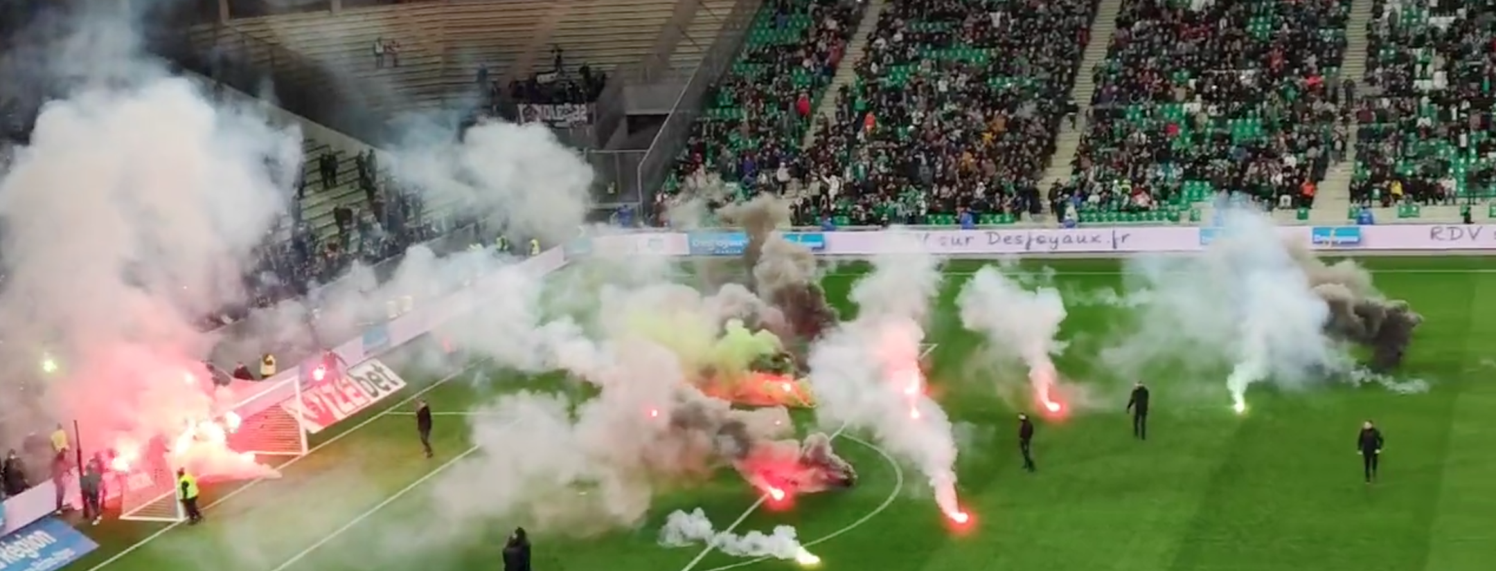 Saint-Étienne vs Angers Fans Flares