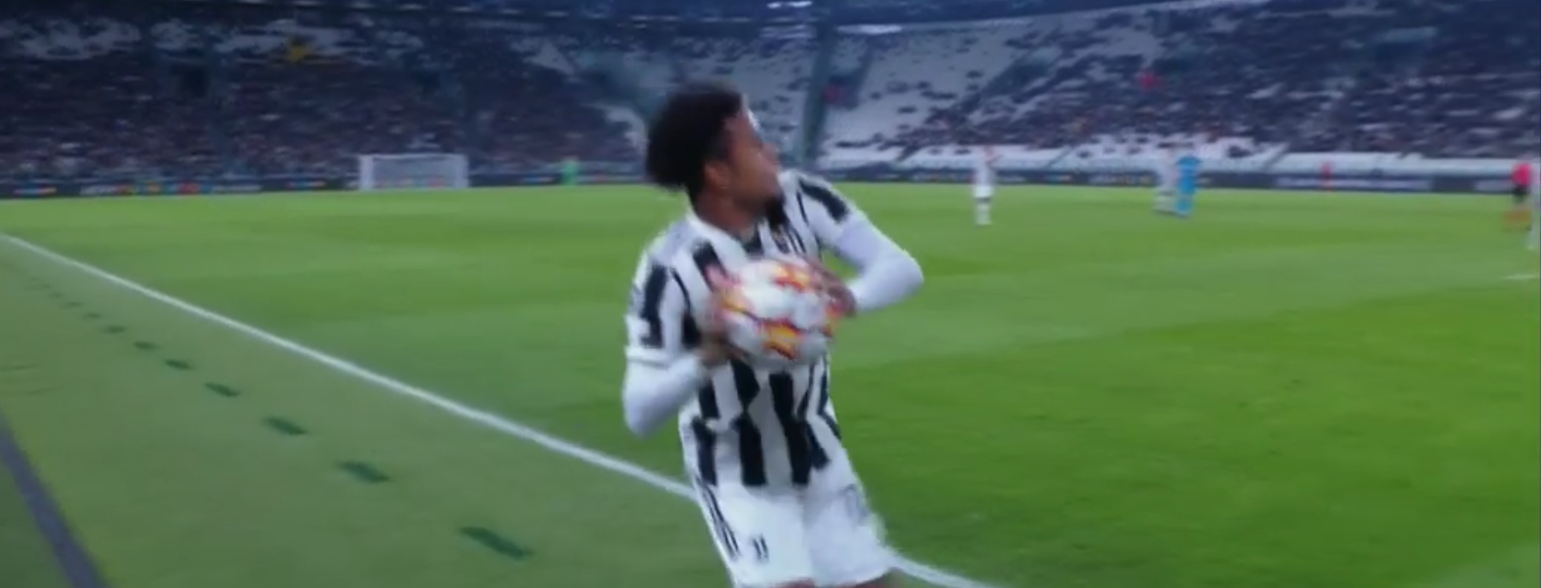 Long Weston McKennie Throw-In