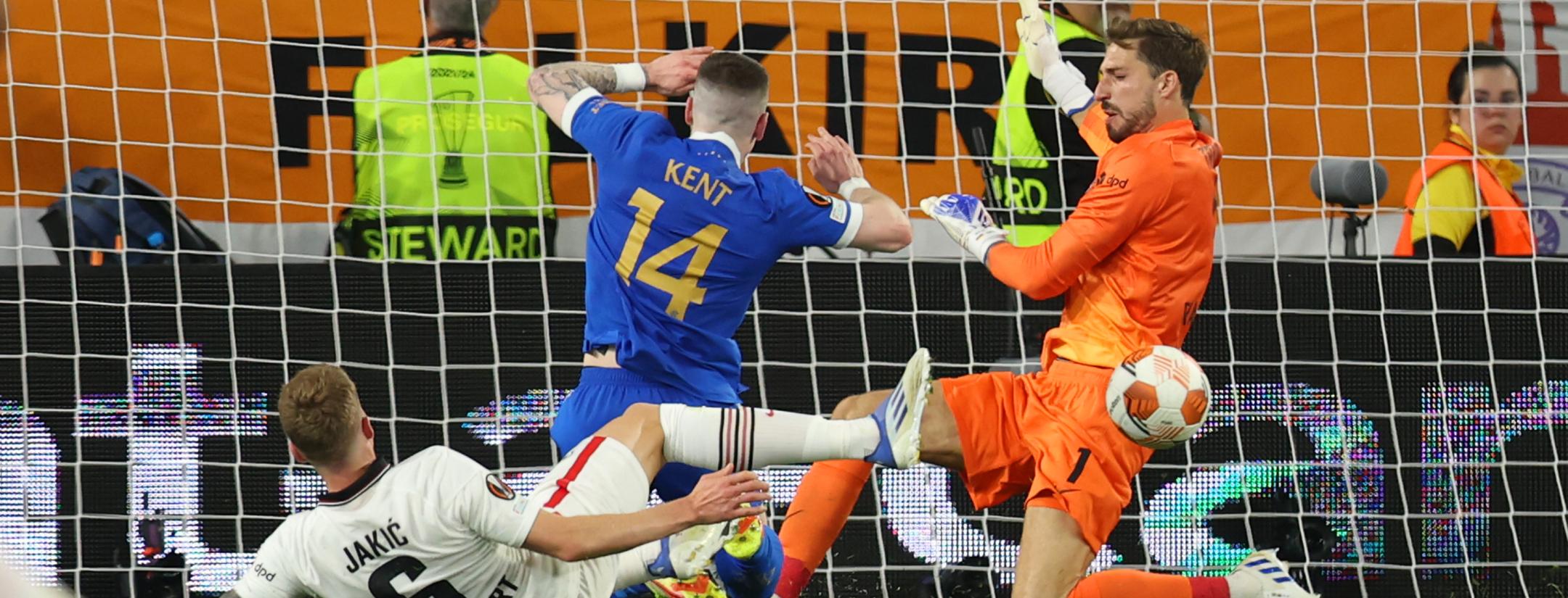 Kevin Trapp Save vs Rangers