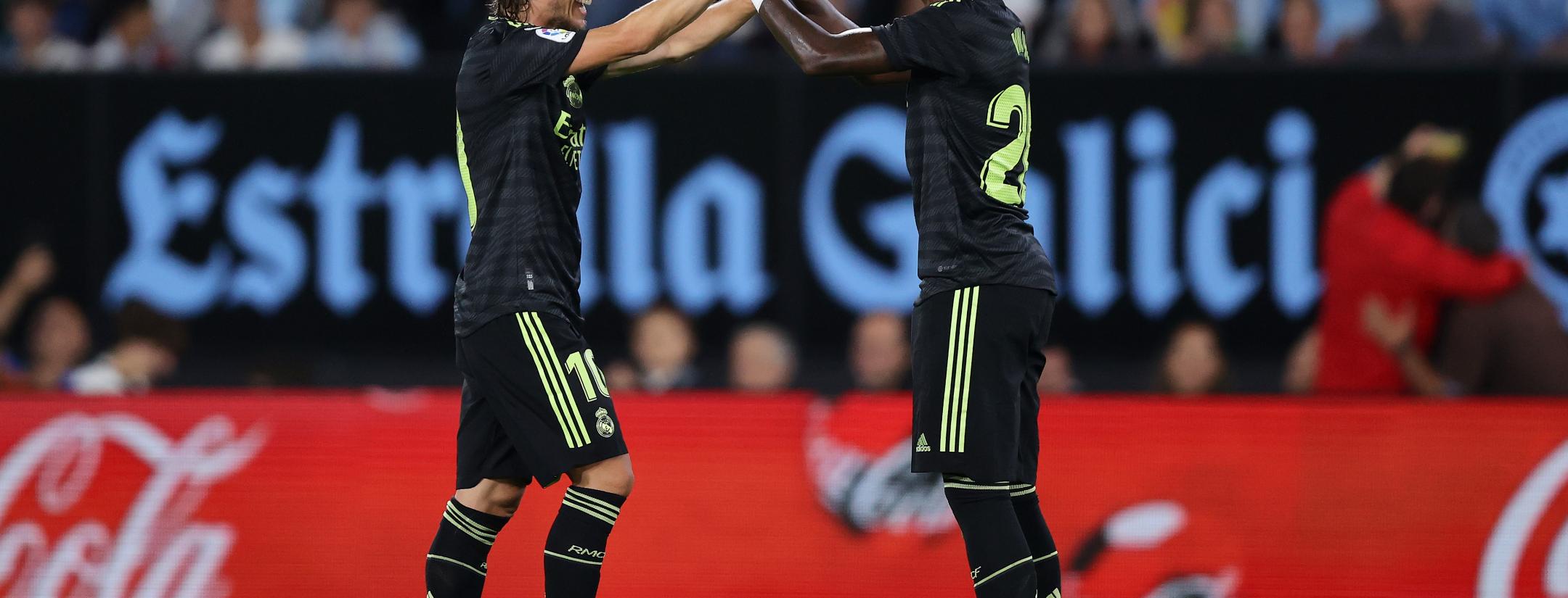 Celta Vigo Fans Applaud Modric