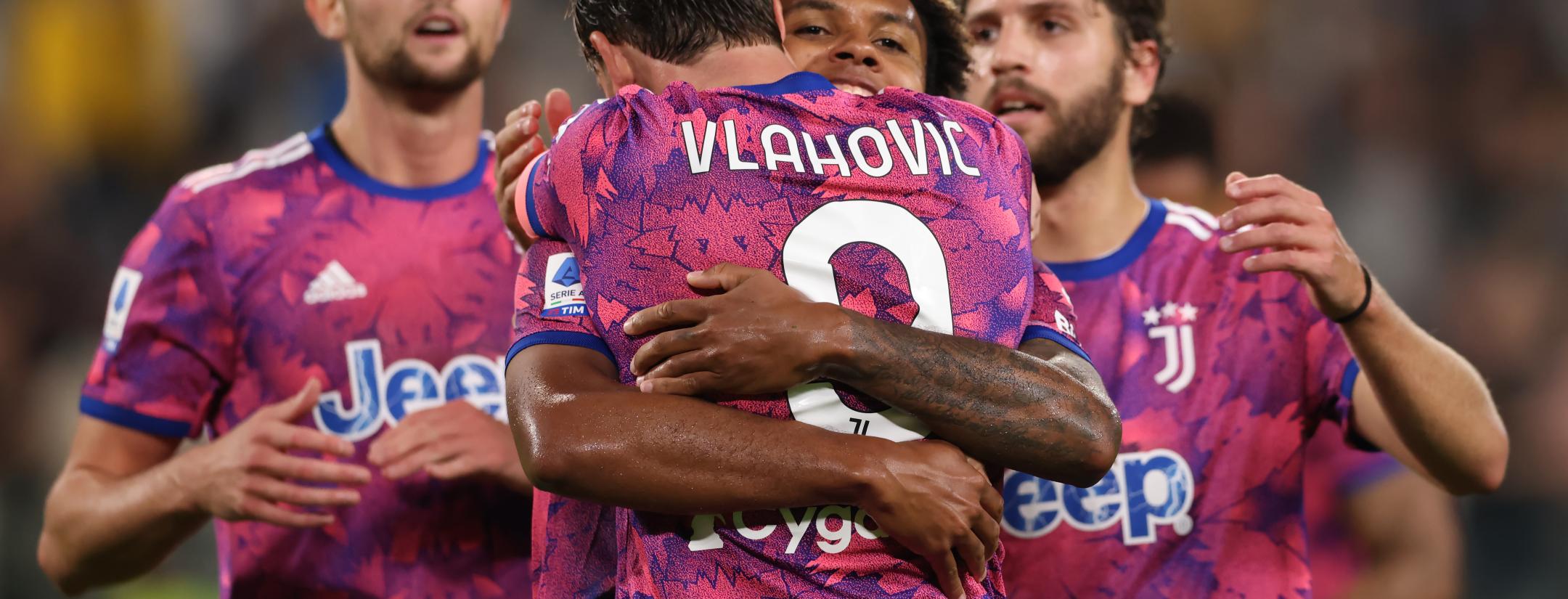 Weston McKennie celebrates Juventus' second goal vs. Bologna with Dušan Vlahović