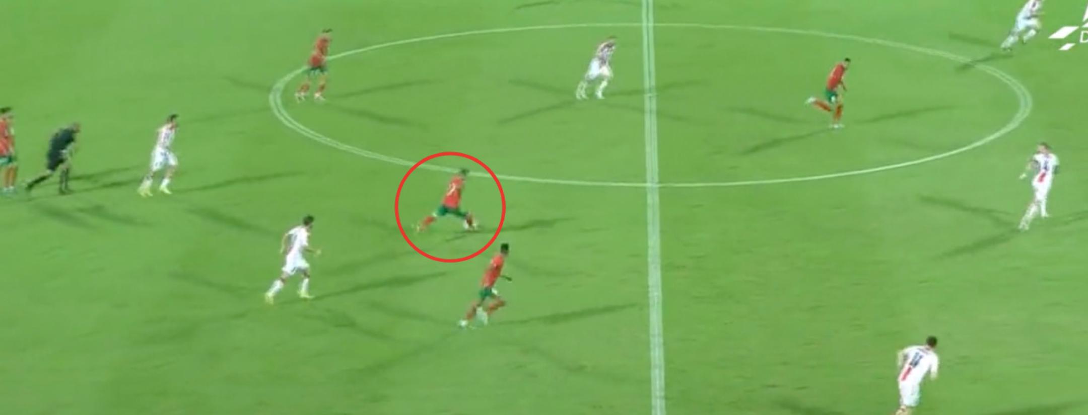 Hakim Ziyech goal from midfield