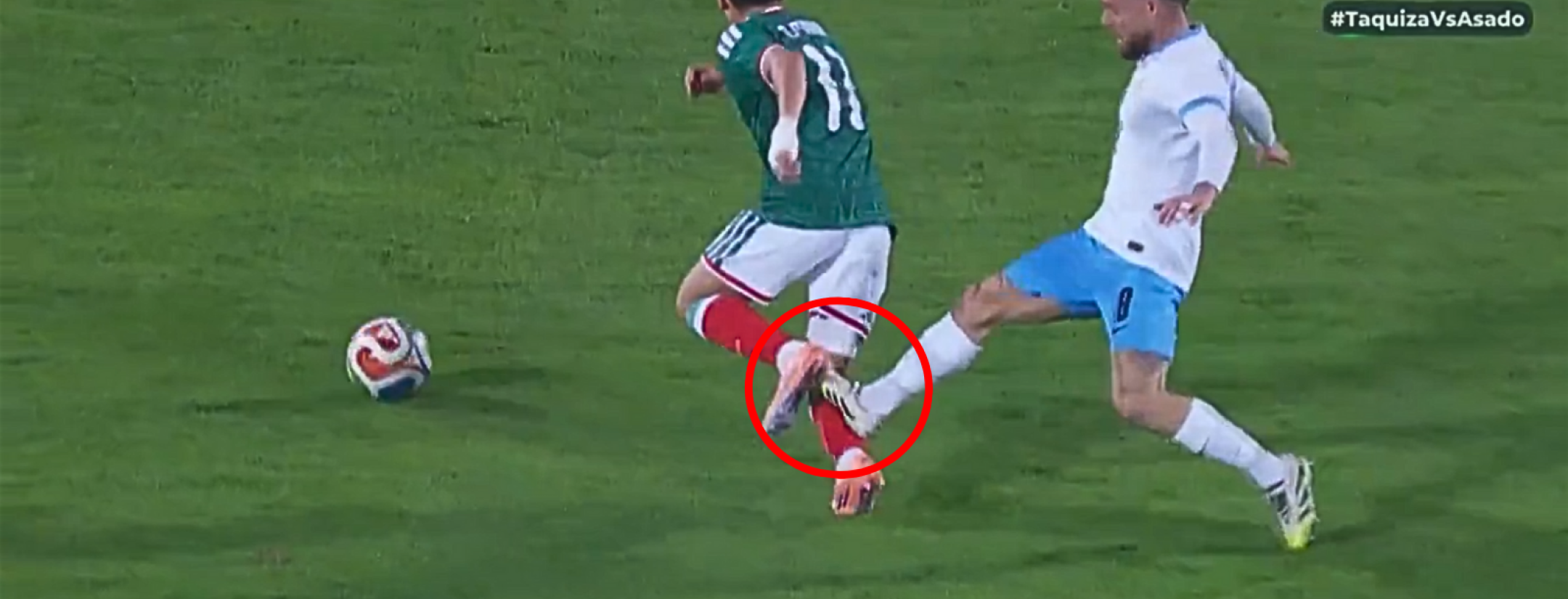 Nahitan Nández tackle on Gilberto Mora