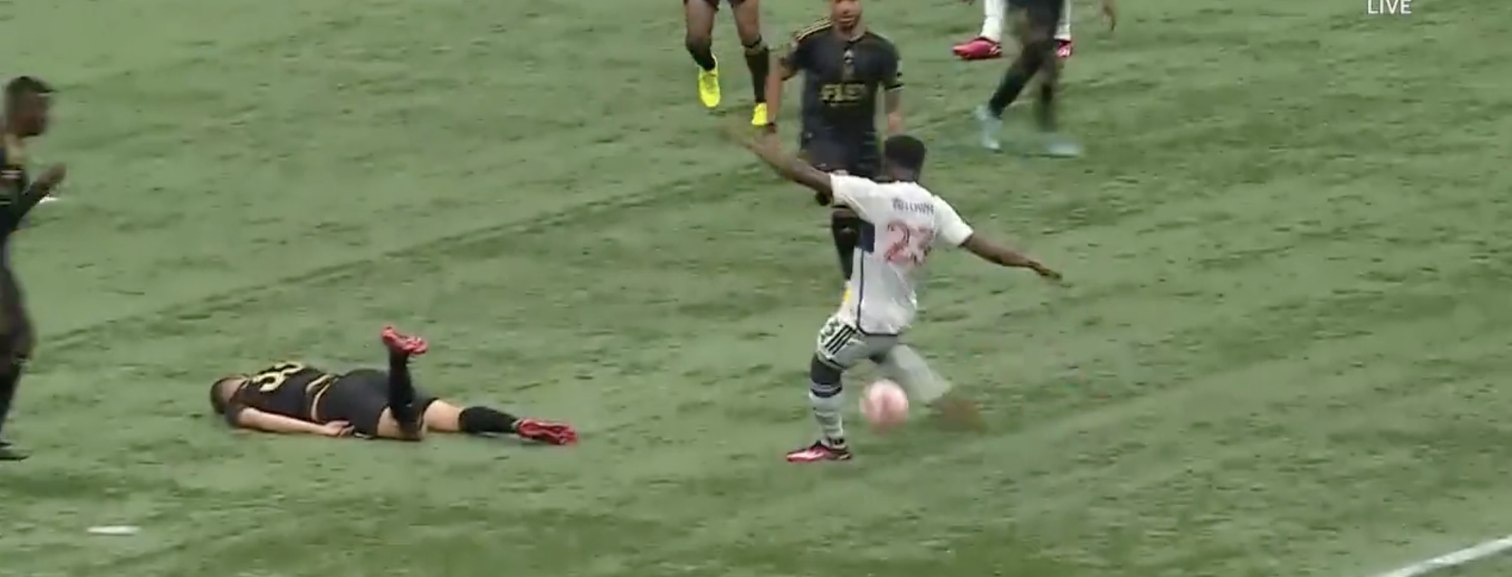 Aaron Long block vs. Vancouver 