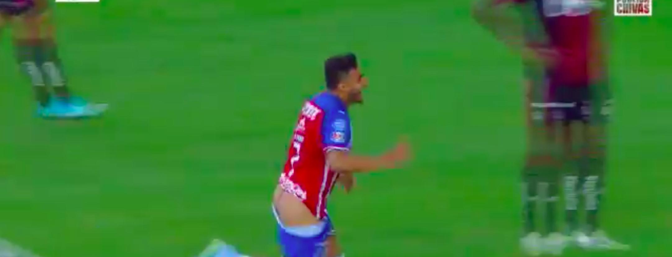 Alexis Vega butt celebration