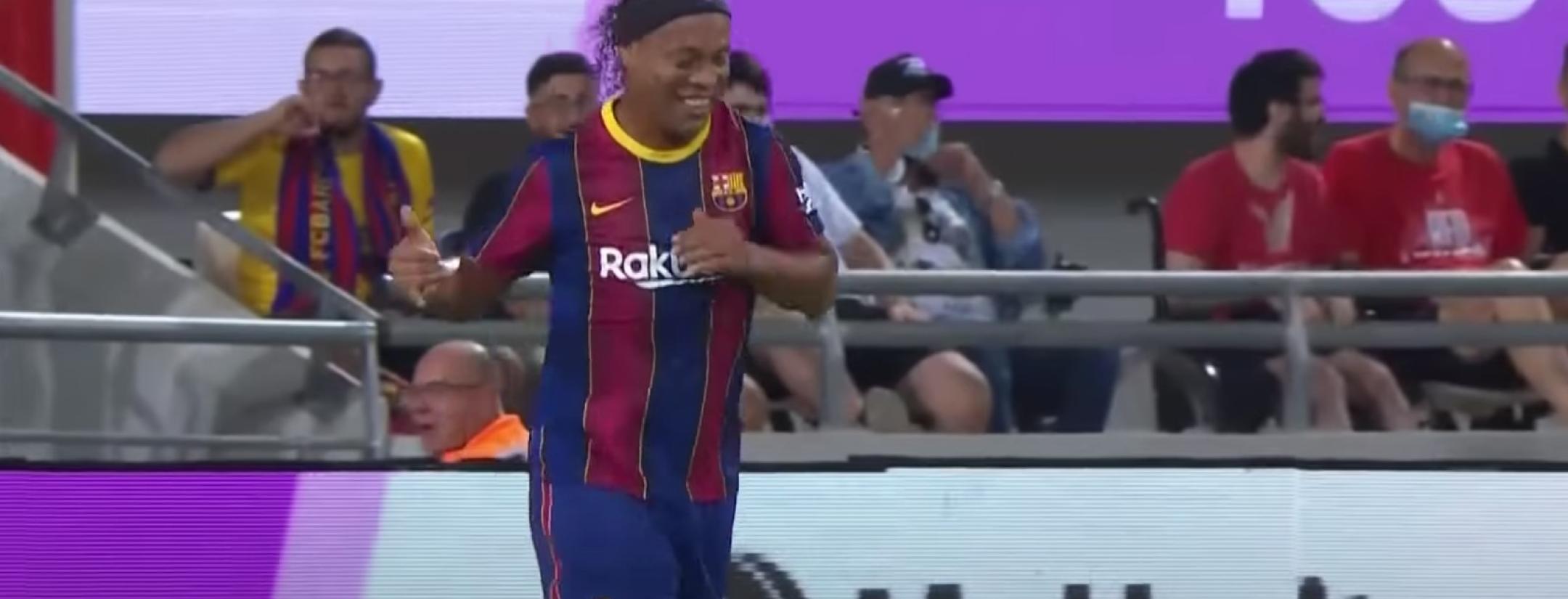 Ronaldinho en Barcelona vs Real Madrid Leyendas