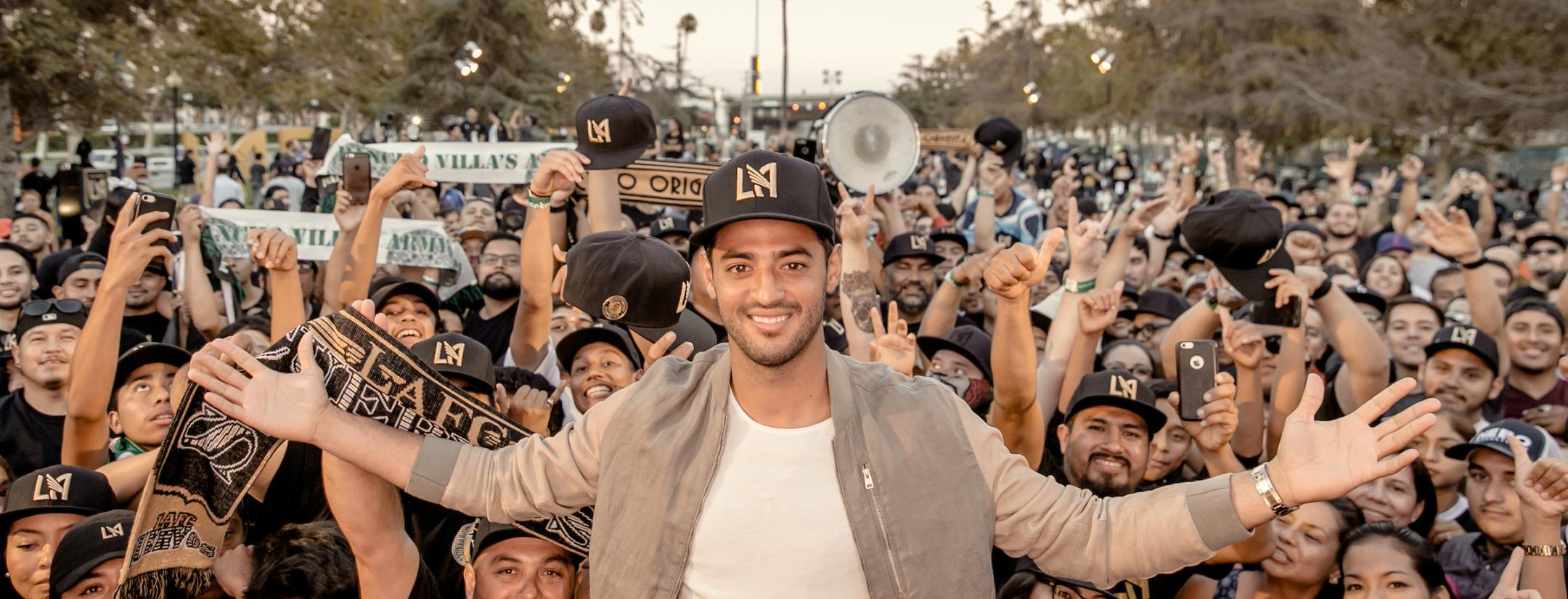 Carlos Vela renovó con LAFC