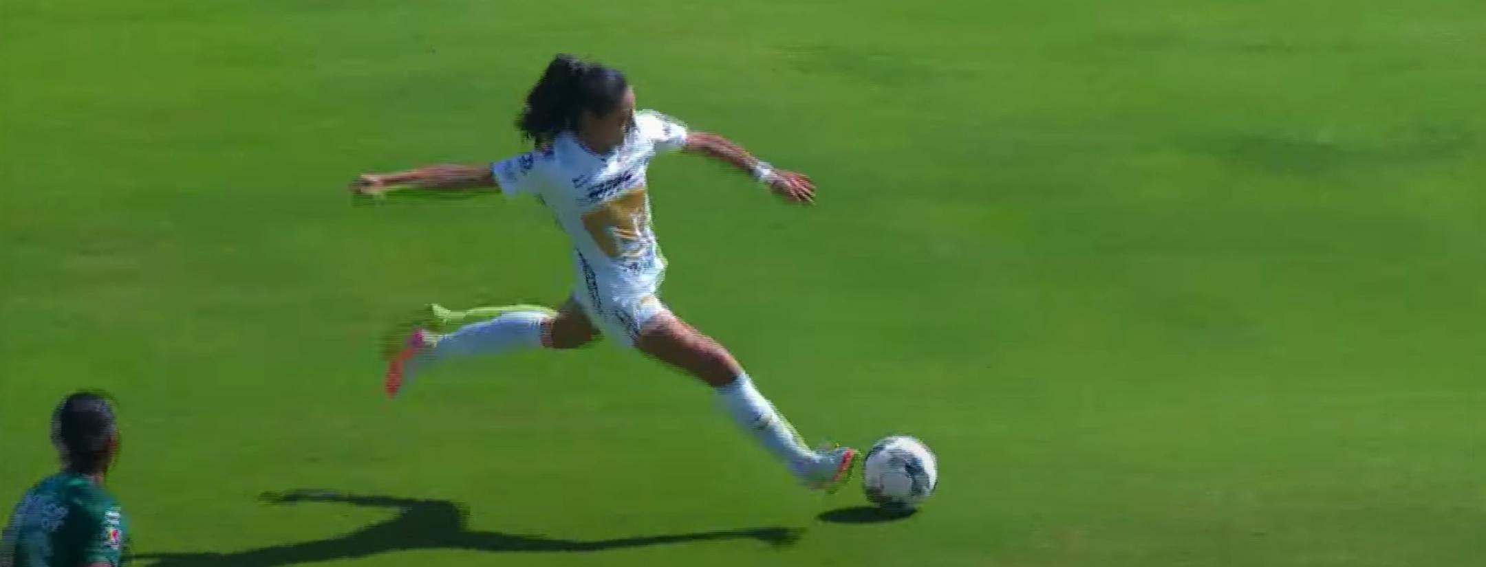 Centro Gol de Bibiana Quintos