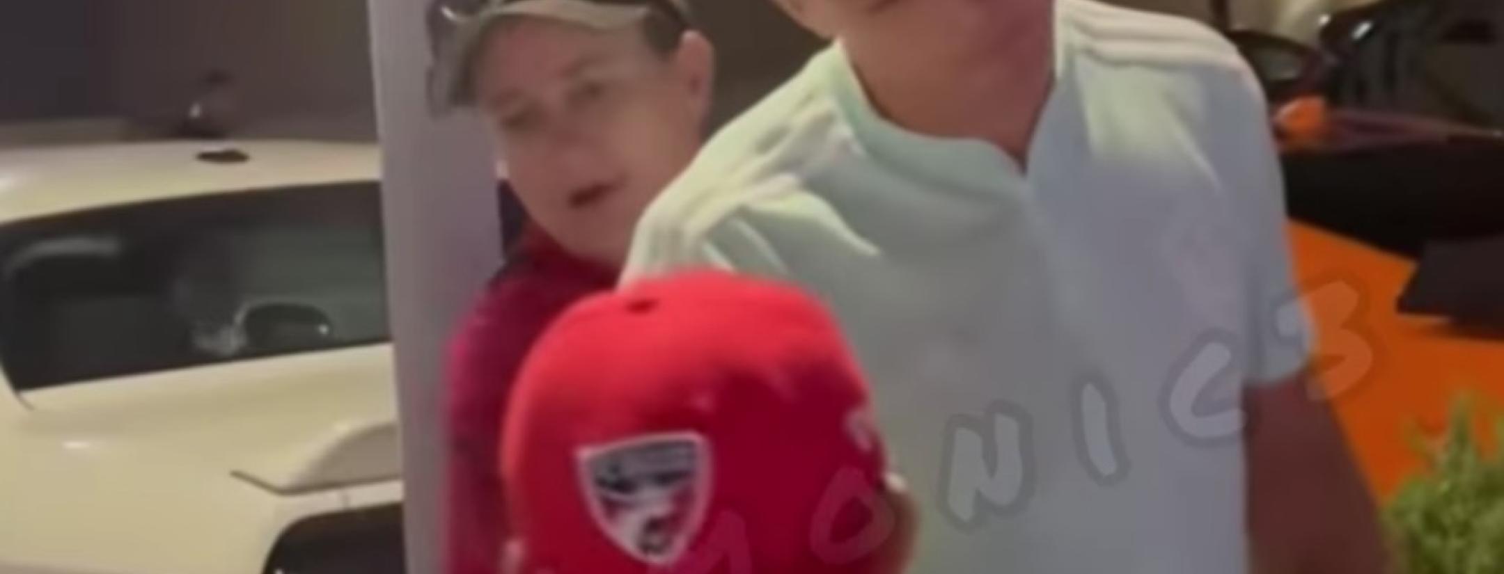 Chicharito denies photo and autograph