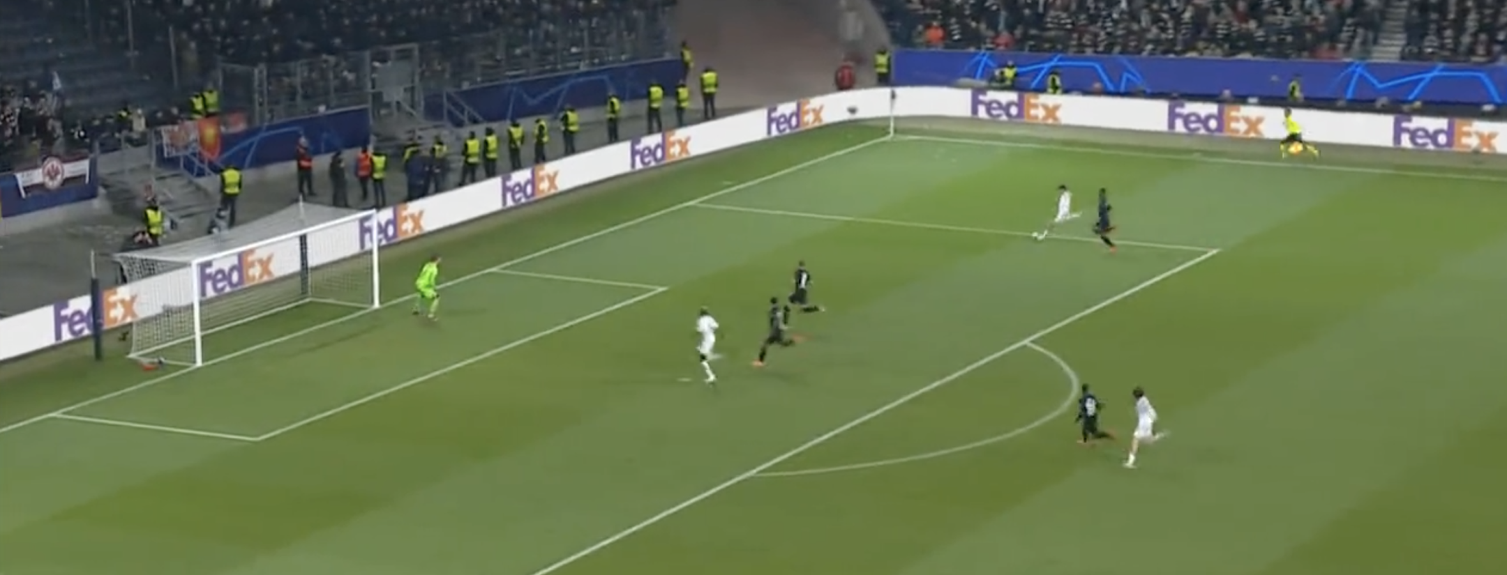 Chucky Lozano assist vs Frankfurt