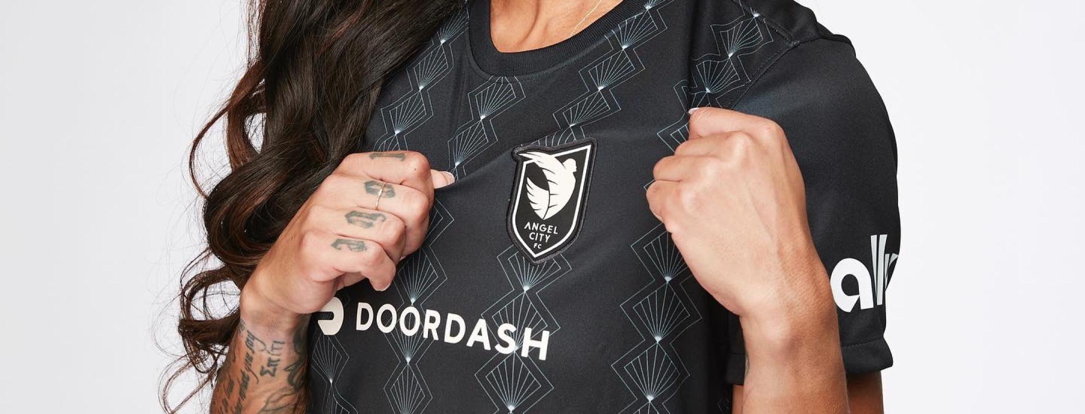 Sydney Leroux Twitter Post Roasts Trolls